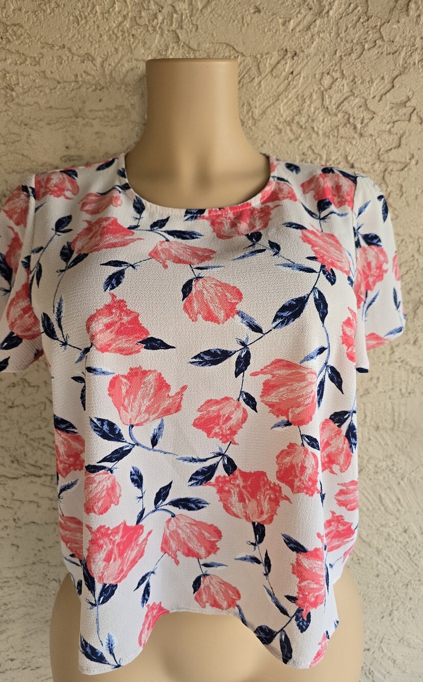 Rewind White Blouses Sleeve Tee with Coral Floral & Navy Leaves